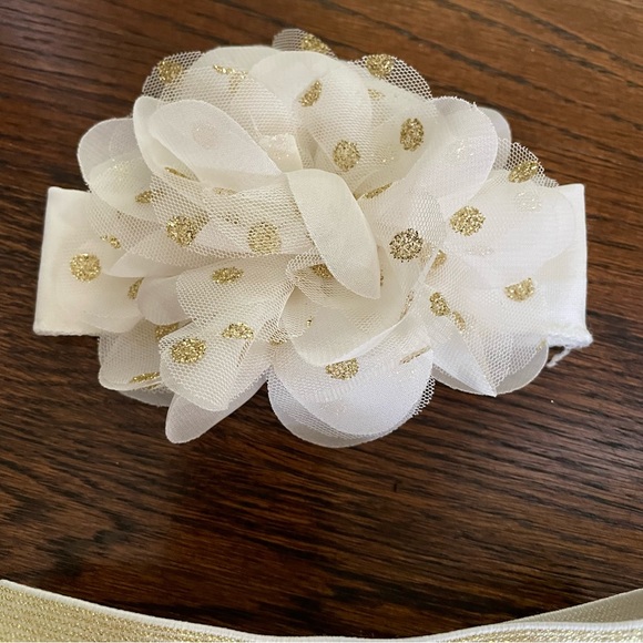 STARTING OUT SPARKLY CREAM TUTU & MATCHING BOW - Picture 3 of 10